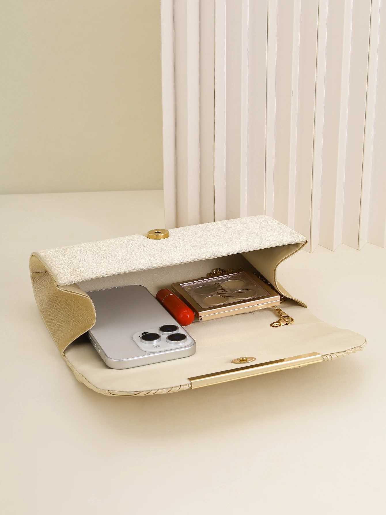 Pochette Plissée Élégance petit sac carré avec chaîne, design plissé, adapté aux fêtes, mariages, bals de fin d'année, banquets