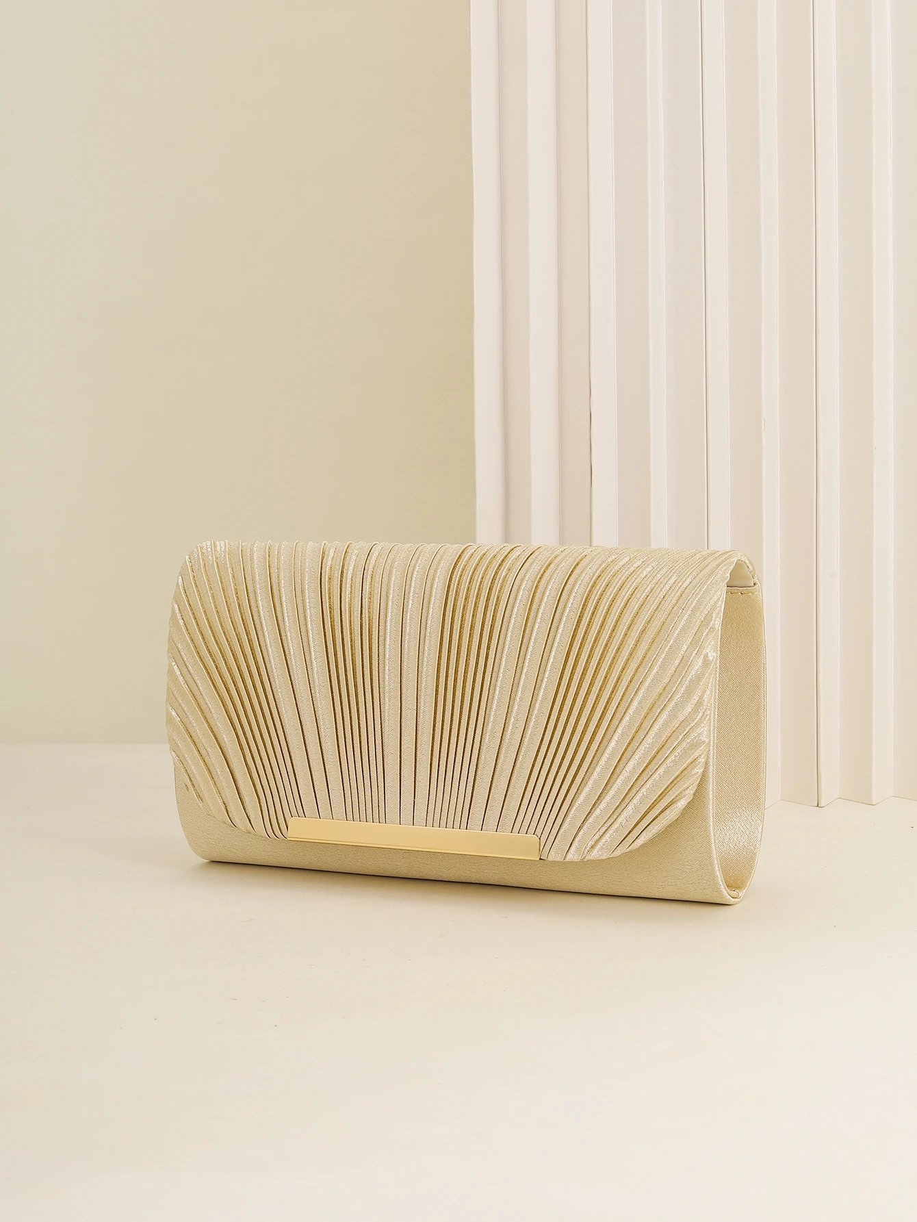 Pochette Plissée Élégance petit sac carré avec chaîne, design plissé, adapté aux fêtes, mariages, bals de fin d'année, banquets