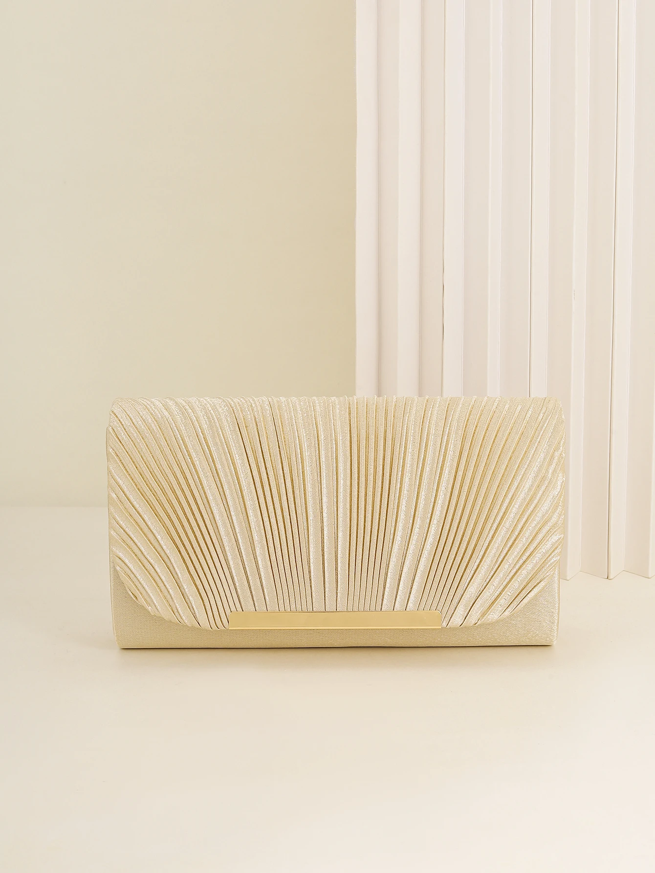 Pochette Plissée Élégance petit sac carré avec chaîne, design plissé, adapté aux fêtes, mariages, bals de fin d'année, banquets
