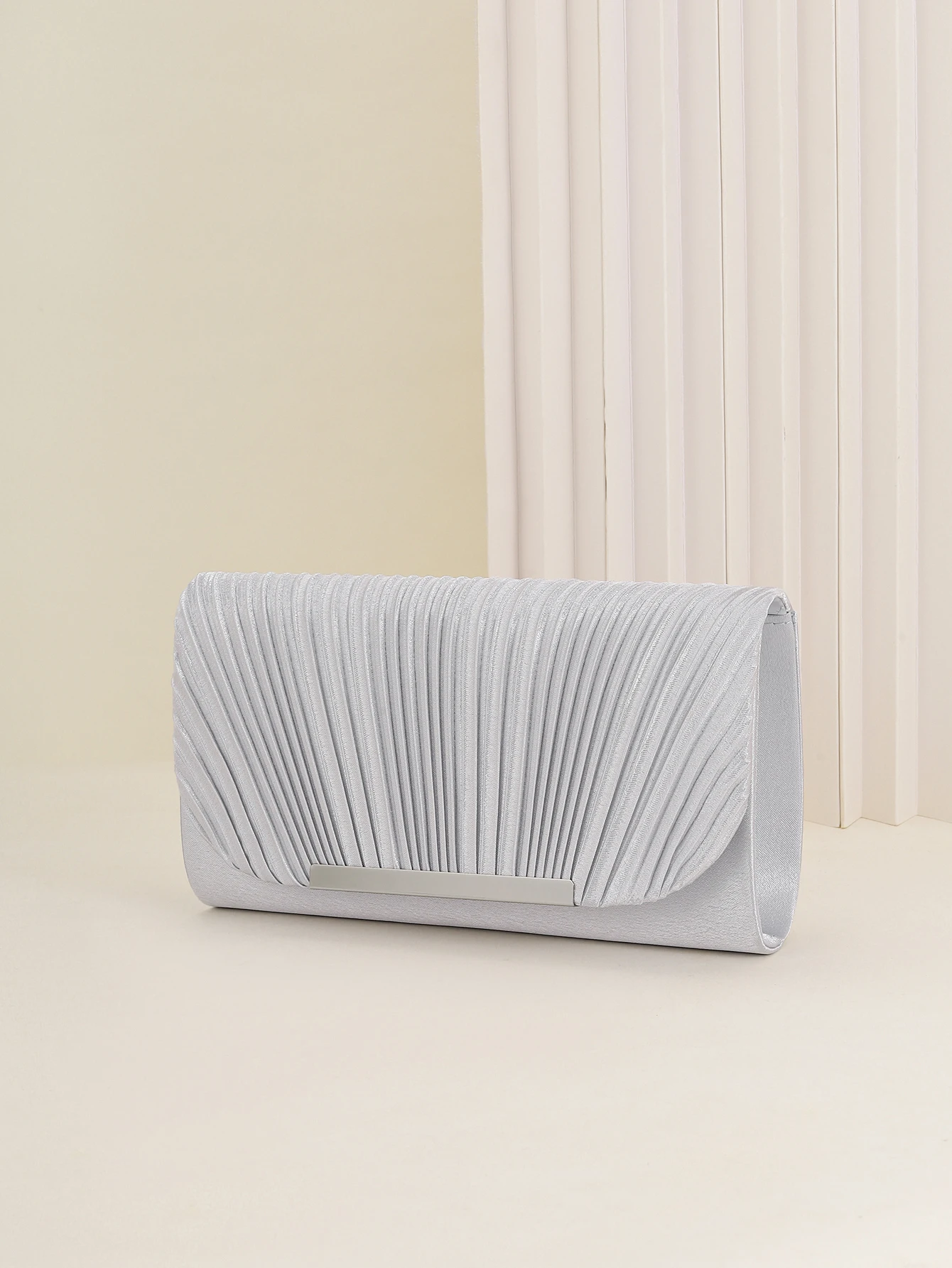 Pochette Plissée Élégance petit sac carré avec chaîne, design plissé, adapté aux fêtes, mariages, bals de fin d'année, banquets