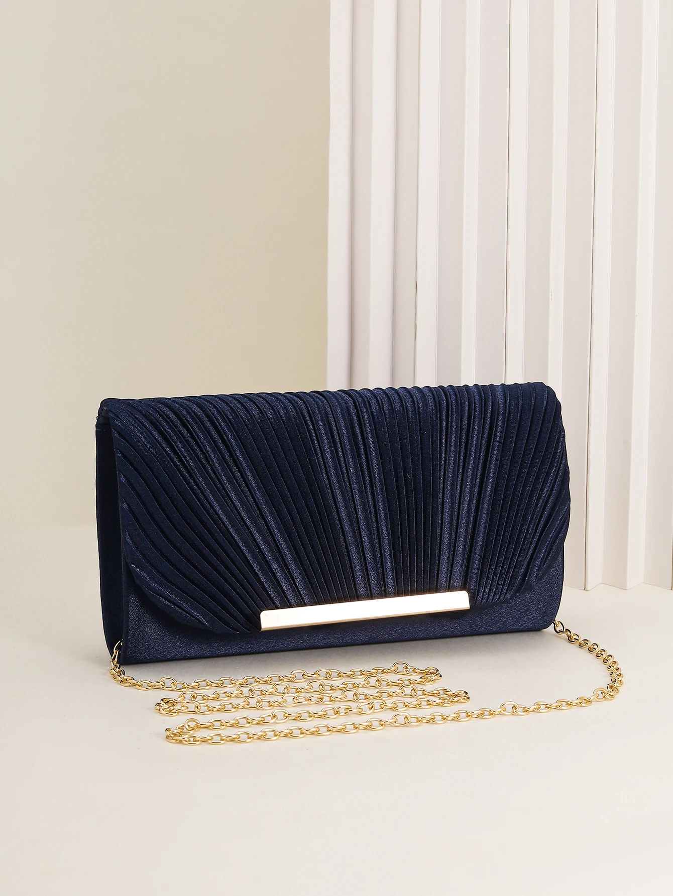 Pochette Plissée Élégance petit sac carré avec chaîne, design plissé, adapté aux fêtes, mariages, bals de fin d'année, banquets