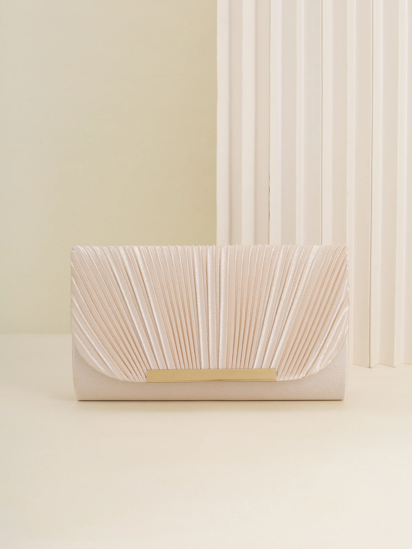 Pochette Plissée Élégance petit sac carré avec chaîne, design plissé, adapté aux fêtes, mariages, bals de fin d'année, banquets