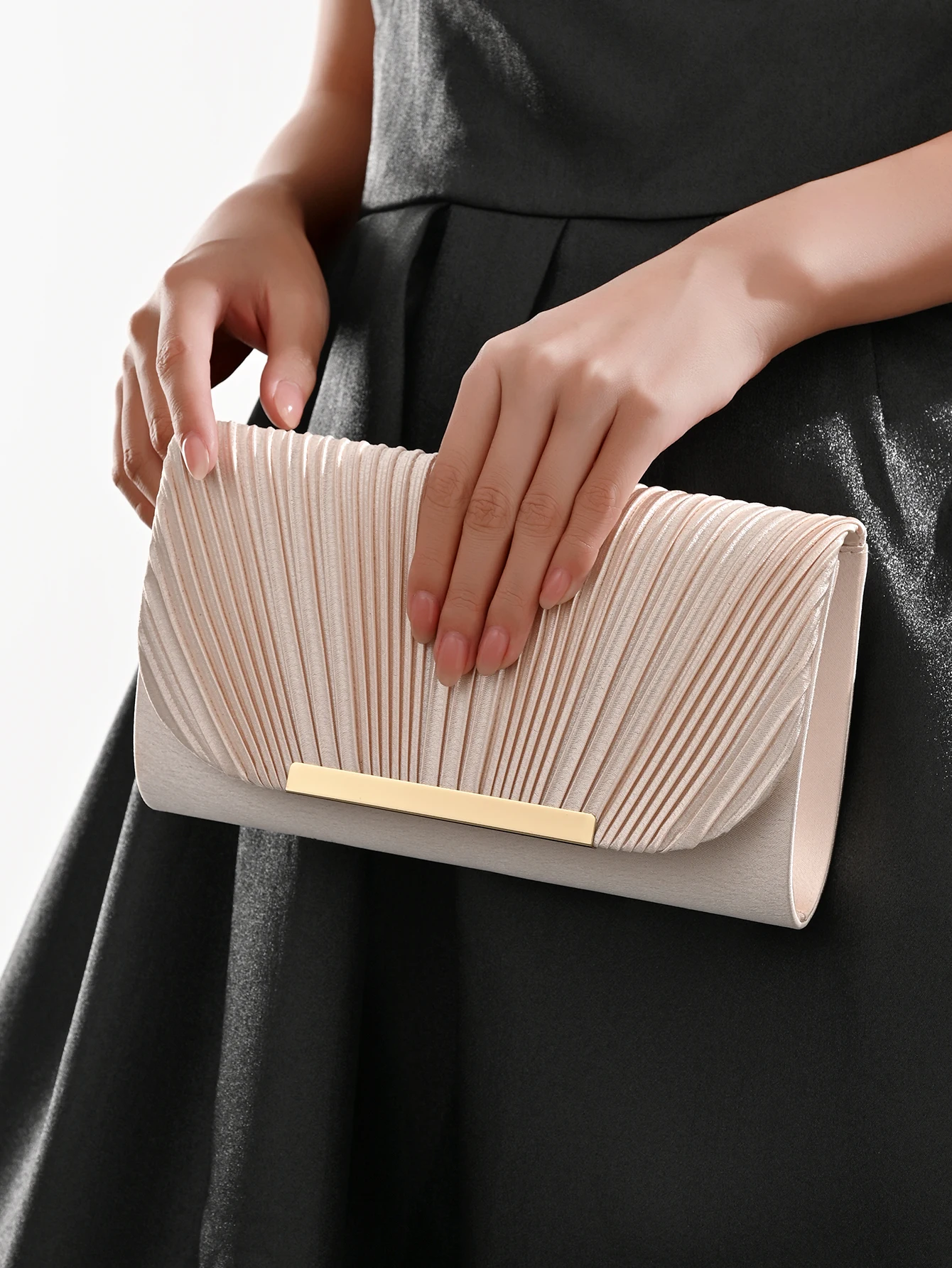 Pochette Plissée Élégance petit sac carré avec chaîne, design plissé, adapté aux fêtes, mariages, bals de fin d'année, banquets