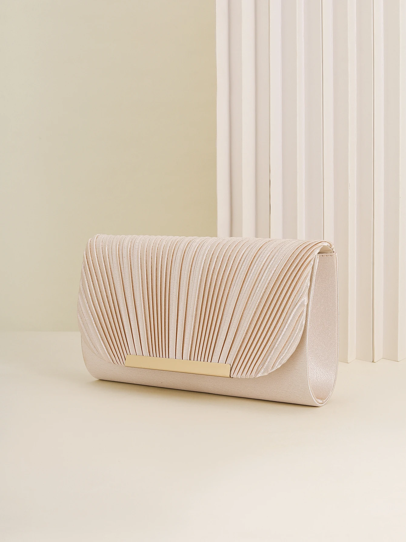 Pochette Plissée Élégance petit sac carré avec chaîne, design plissé, adapté aux fêtes, mariages, bals de fin d'année, banquets