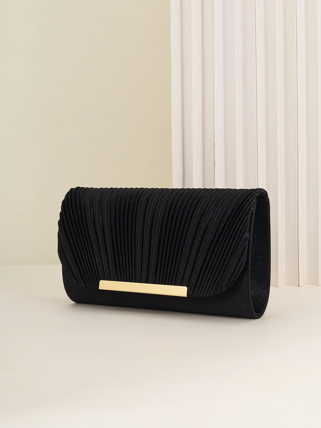 Pochette Plissée Élégance petit sac carré avec chaîne, design plissé, adapté aux fêtes, mariages, bals de fin d'année, banquets
