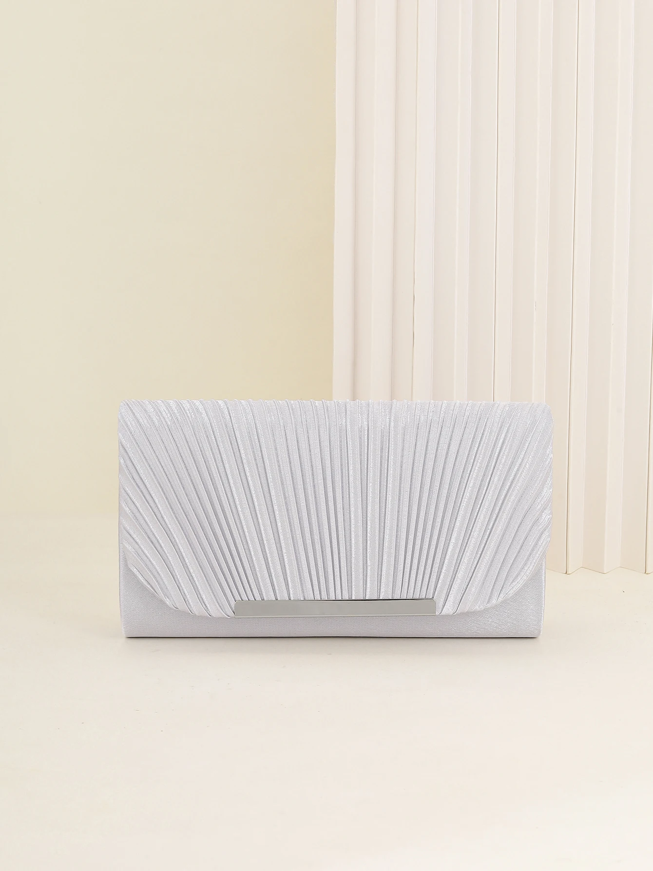Pochette Plissée Élégance petit sac carré avec chaîne, design plissé, adapté aux fêtes, mariages, bals de fin d'année, banquets
