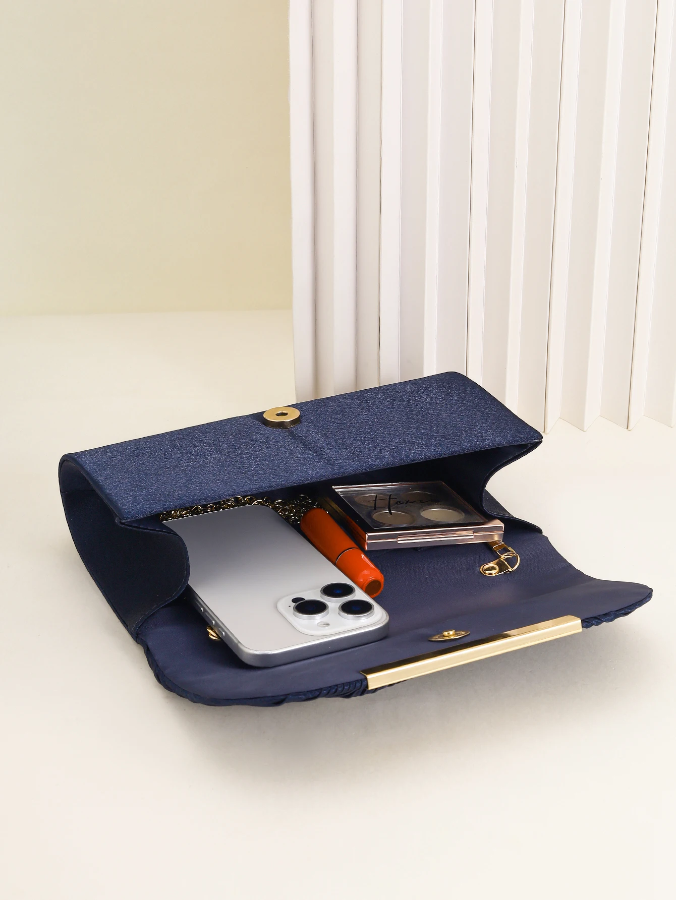 Pochette Plissée Élégance petit sac carré avec chaîne, design plissé, adapté aux fêtes, mariages, bals de fin d'année, banquets