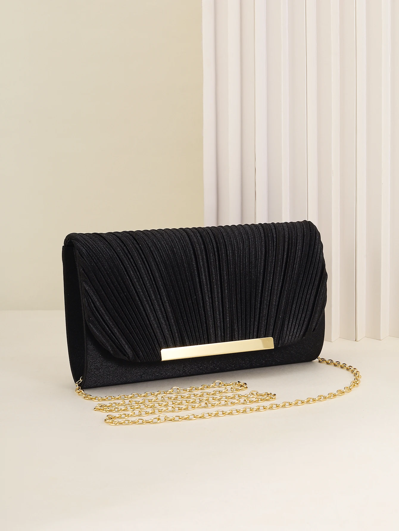 Pochette Plissée Élégance petit sac carré avec chaîne, design plissé, adapté aux fêtes, mariages, bals de fin d'année, banquets