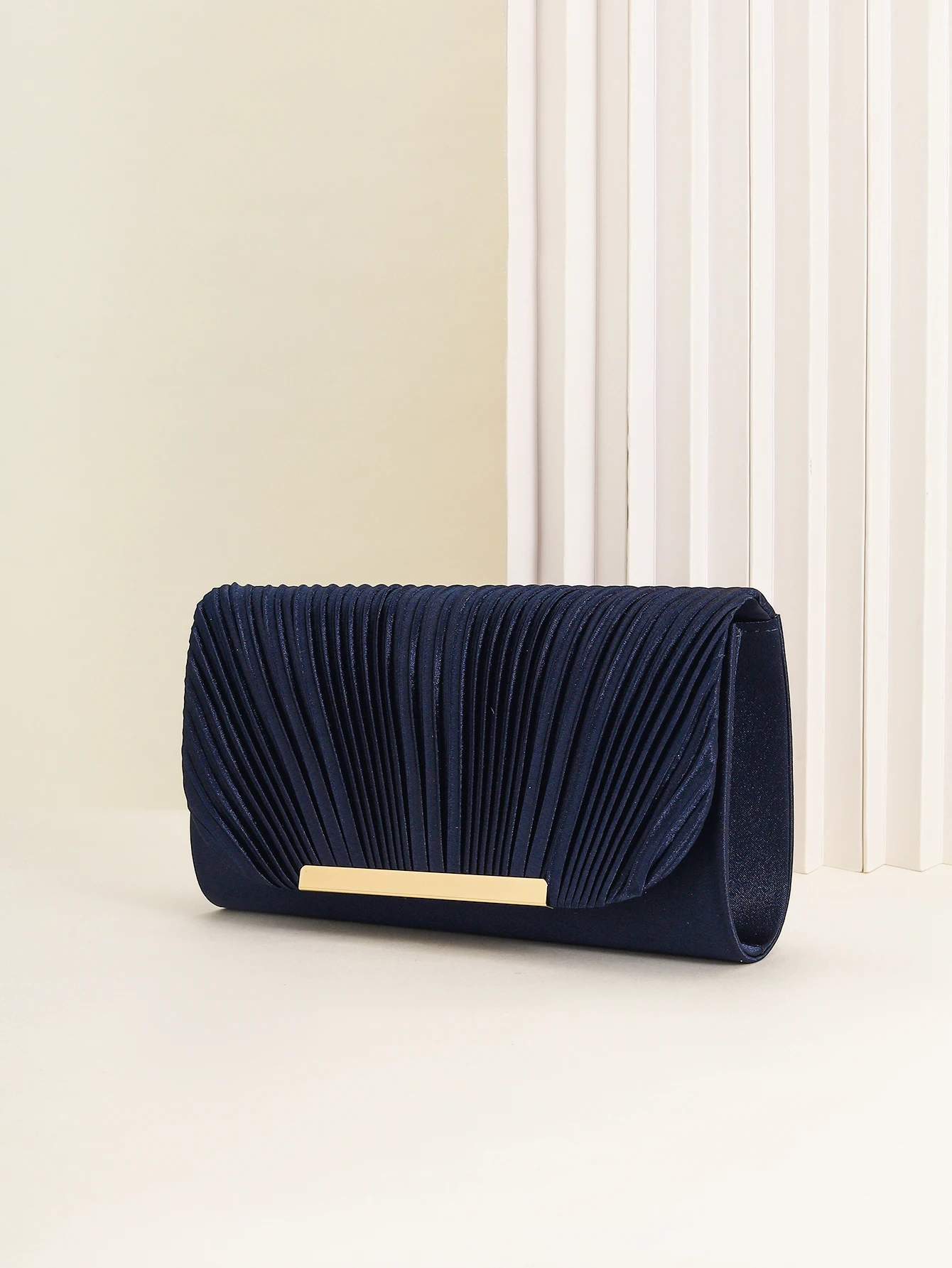 Pochette Plissée Élégance petit sac carré avec chaîne, design plissé, adapté aux fêtes, mariages, bals de fin d'année, banquets