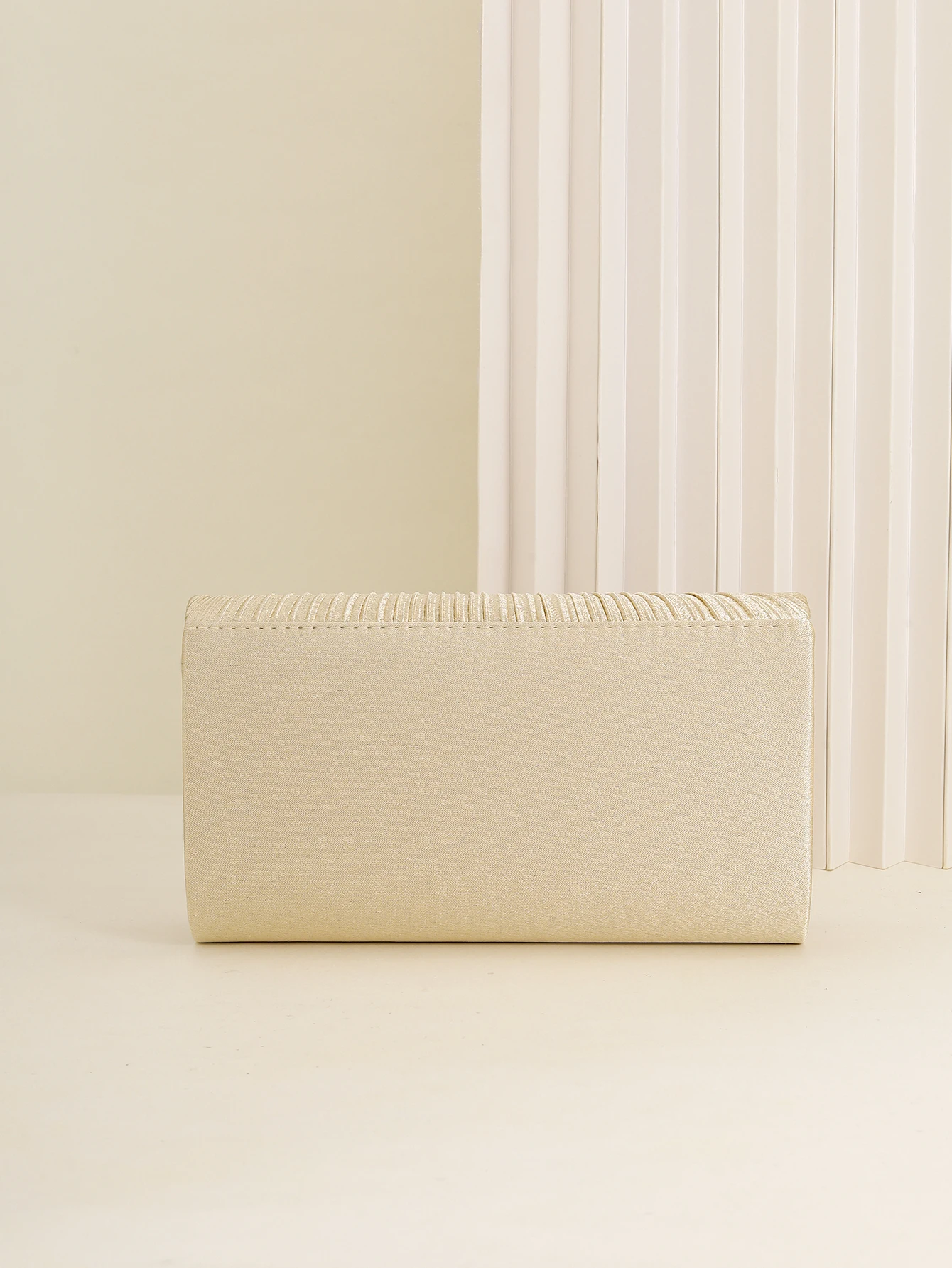 Pochette Plissée Élégance petit sac carré avec chaîne, design plissé, adapté aux fêtes, mariages, bals de fin d'année, banquets