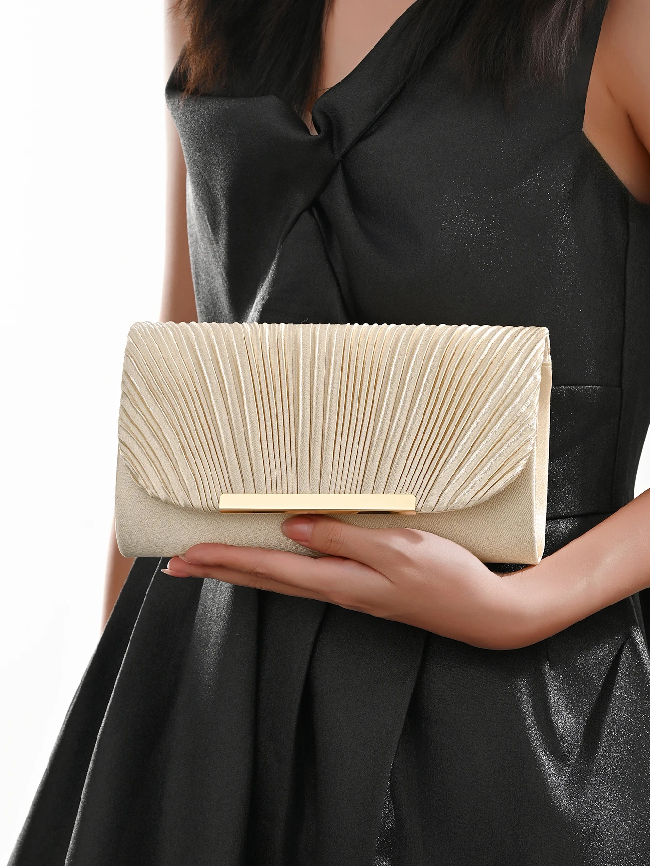 Pochette Plissée Élégance petit sac carré avec chaîne, design plissé, adapté aux fêtes, mariages, bals de fin d'année, banquets
