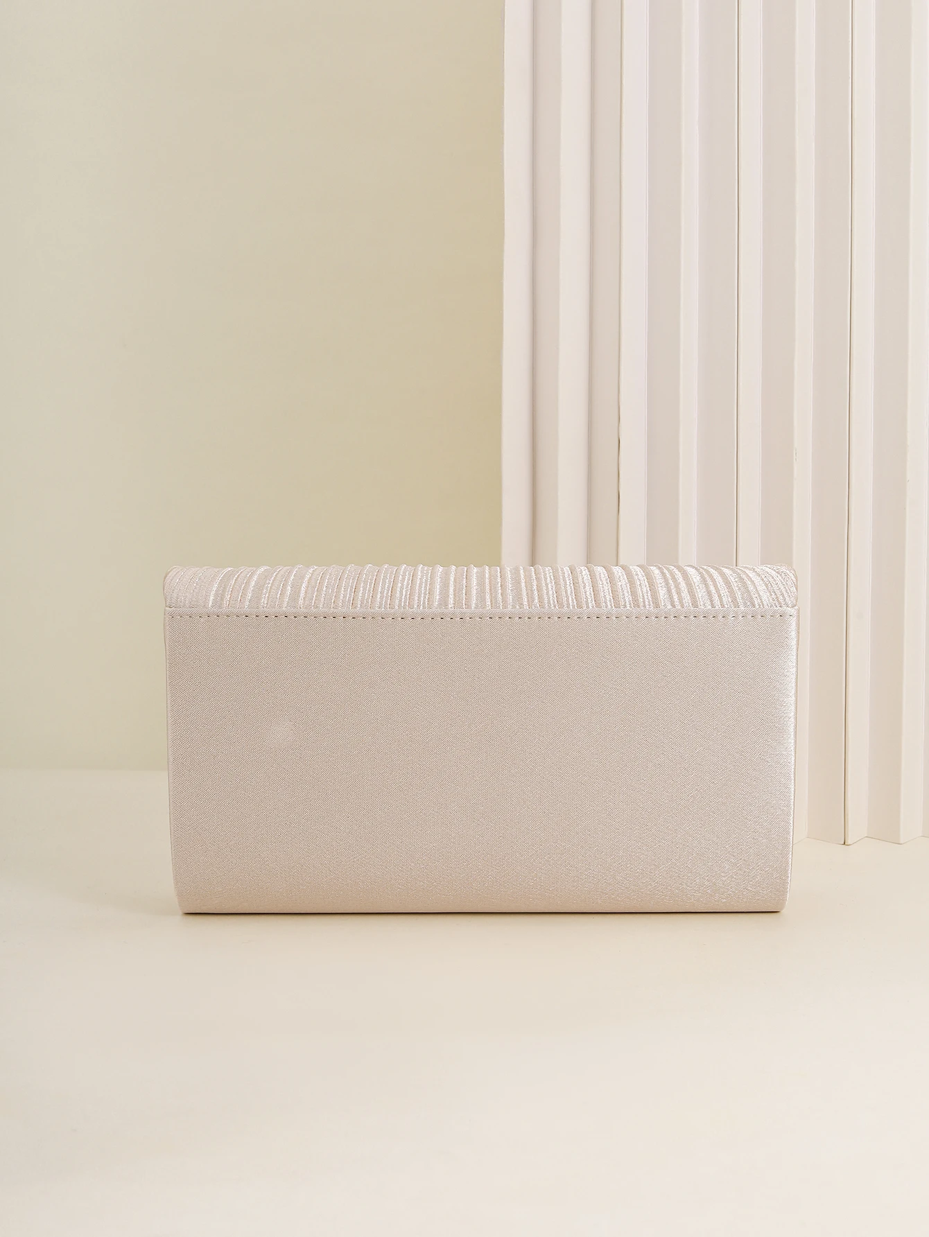 Pochette Plissée Élégance petit sac carré avec chaîne, design plissé, adapté aux fêtes, mariages, bals de fin d'année, banquets