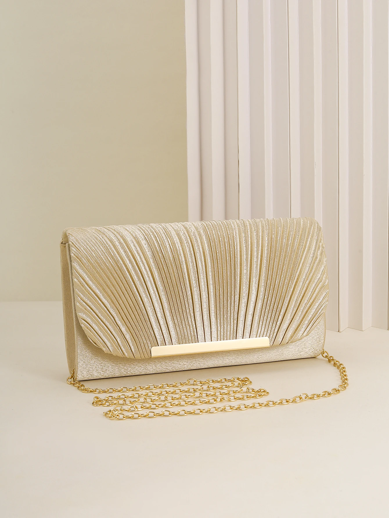 Pochette Plissée Élégance petit sac carré avec chaîne, design plissé, adapté aux fêtes, mariages, bals de fin d'année, banquets