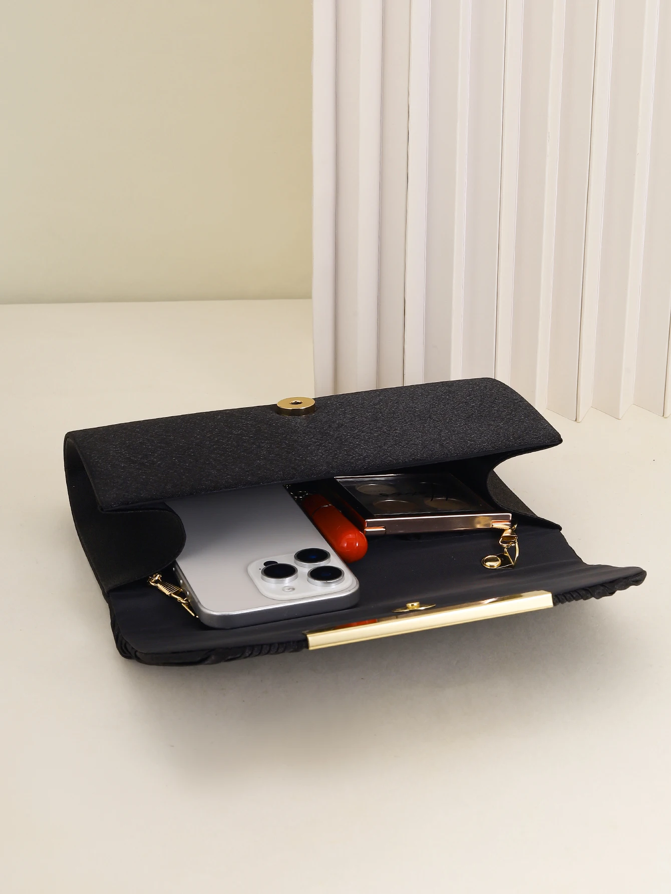 Pochette Plissée Élégance petit sac carré avec chaîne, design plissé, adapté aux fêtes, mariages, bals de fin d'année, banquets