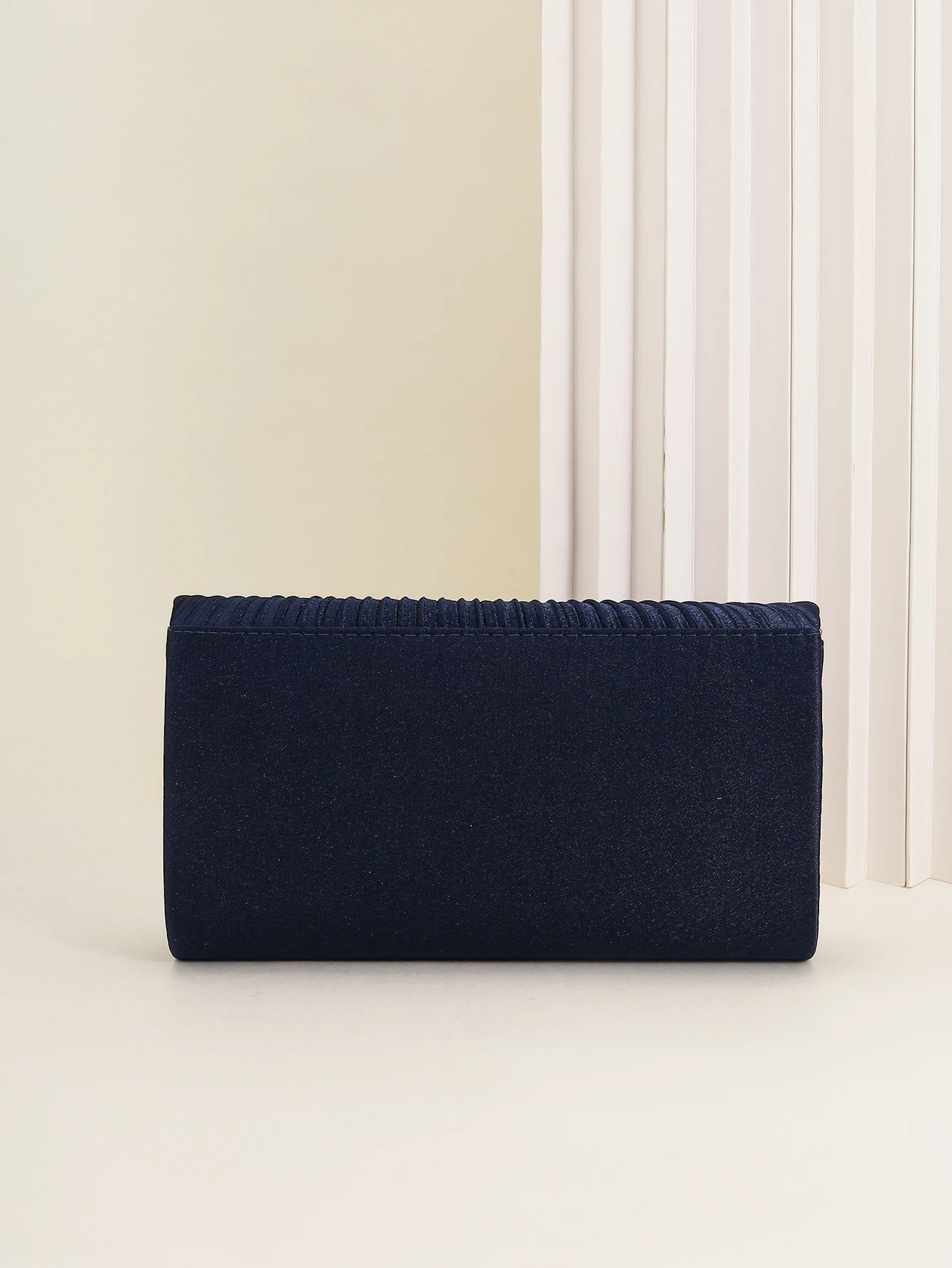 Pochette Plissée Élégance petit sac carré avec chaîne, design plissé, adapté aux fêtes, mariages, bals de fin d'année, banquets