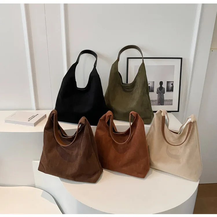 Cabas Riviera Camel en daim
sac à bandoulière de grande capacité