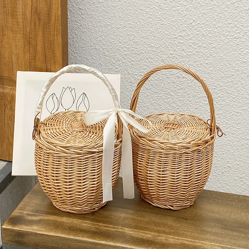Panier Riviera Élégance en osier pour femme, en rotin naturel, avec couvercle