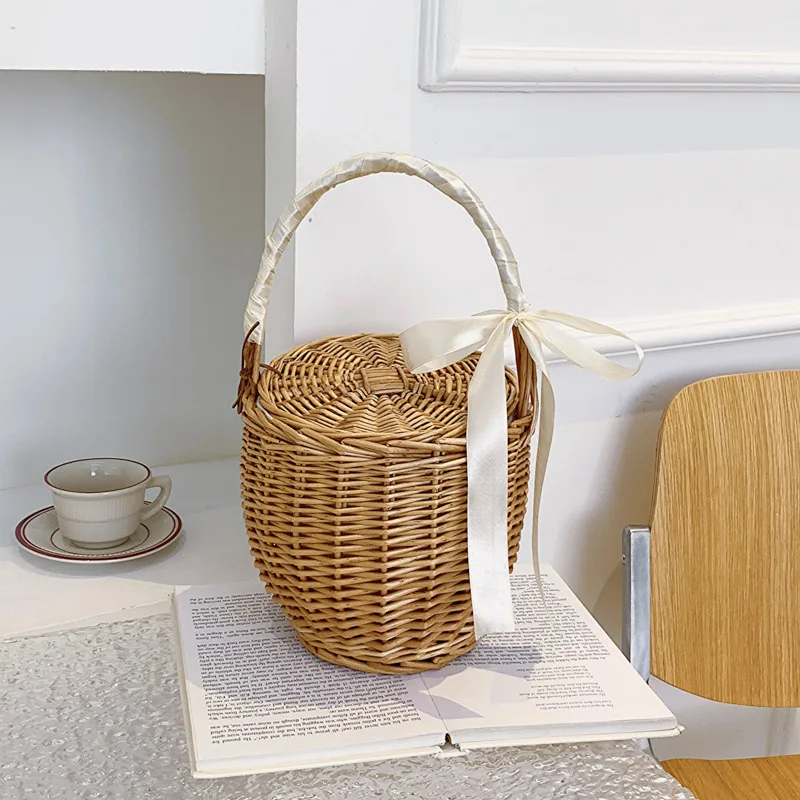 Sac en osier pour femme, sac de plage d'été en rotin naturel, sacs seau en paille avec couvercle, sacs à main tissés à la main, décoration intérieure et pique-nique