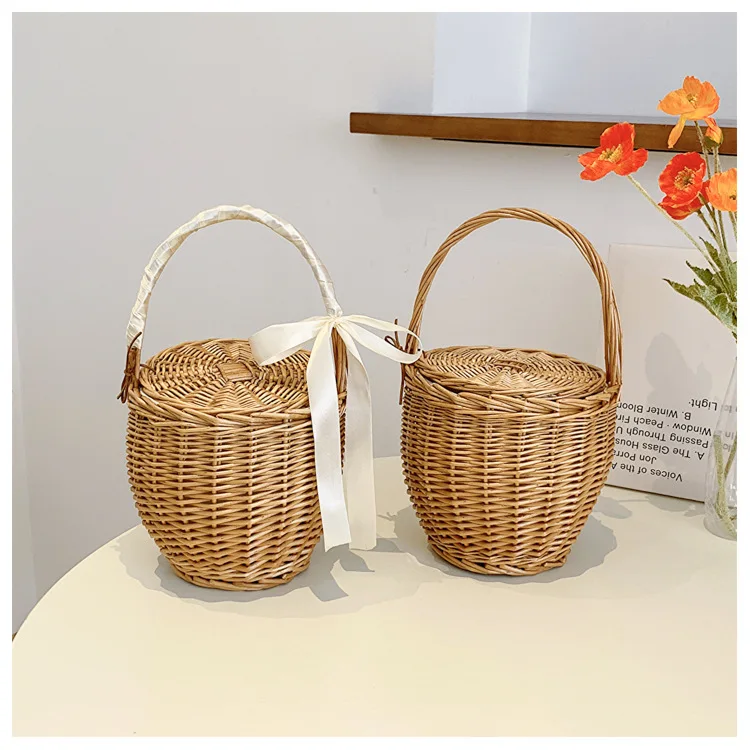 Panier Riviera Élégance en osier pour femme, en rotin naturel, avec couvercle