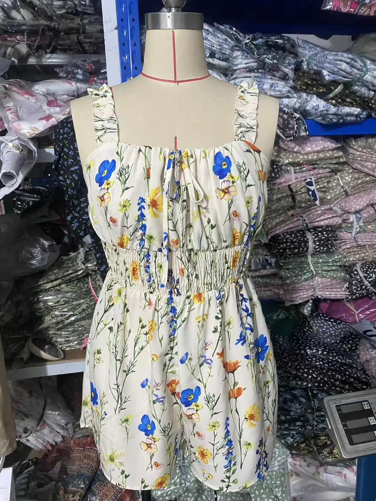 Combinaison Courte Fleurie Femme – Romantique & Chic