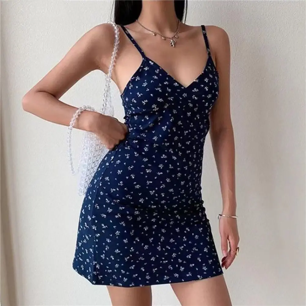 Robe Courte Fleurie Élégance Coréenne – Bretelles Fines & Coupe Romantique