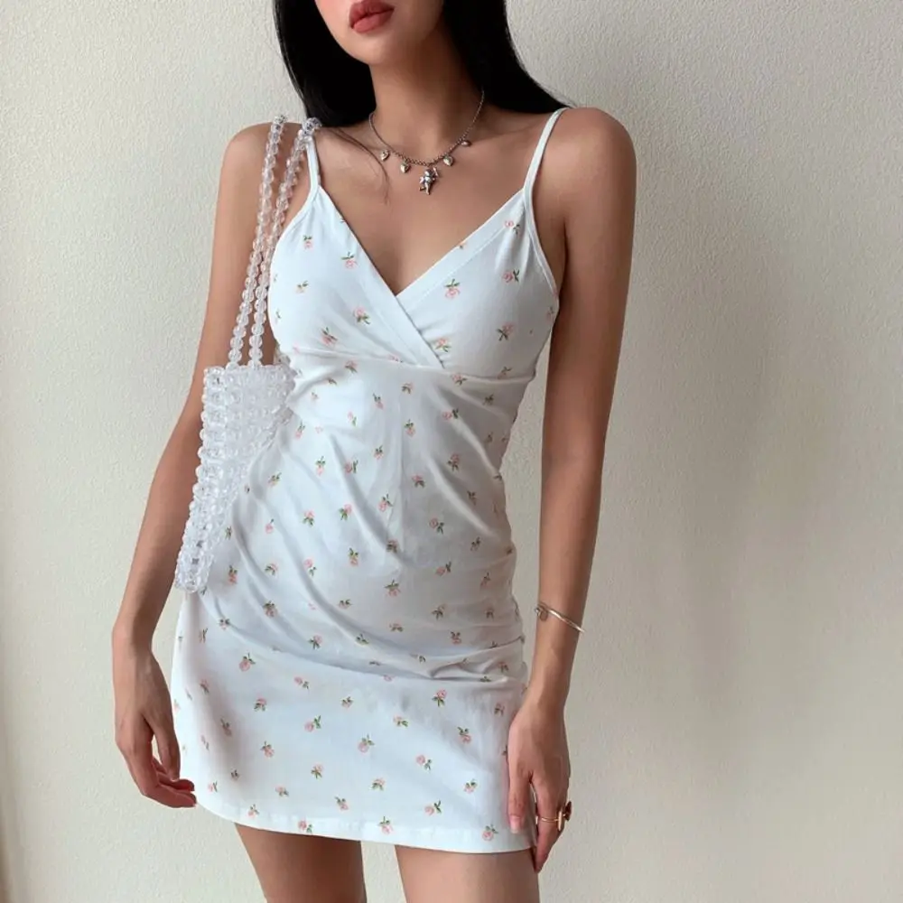 Robe Courte Fleurie Élégance Coréenne – Bretelles Fines & Coupe Romantique
